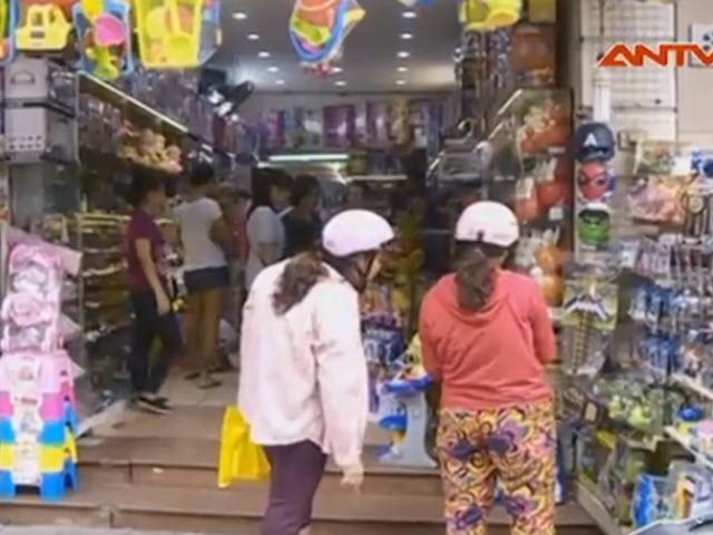 Thị trường - Tiêu dùng - Tràn lan đồ chơi TQ độc hại: Quản lý thị trường bận họp
