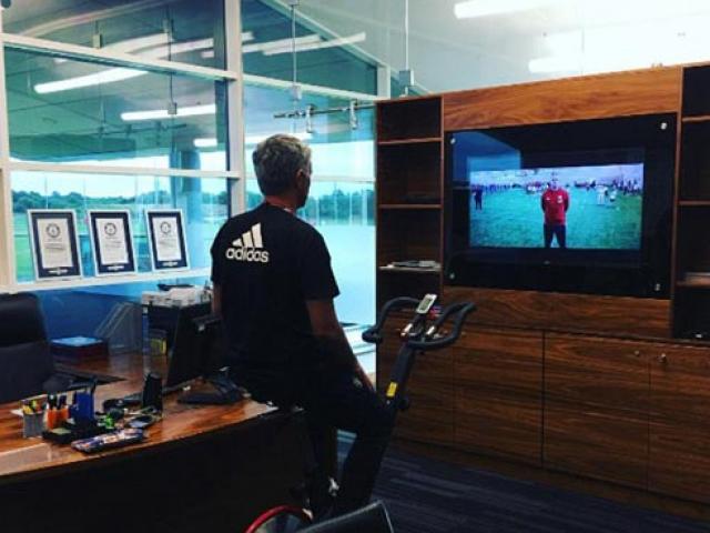 Bóng đá - MU: Mourinho khoe 3 kỉ lục Guiness ở phòng làm việc