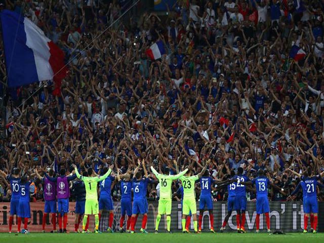 Bóng đá - Pháp nhái kiểu ăn mừng Viking của Iceland