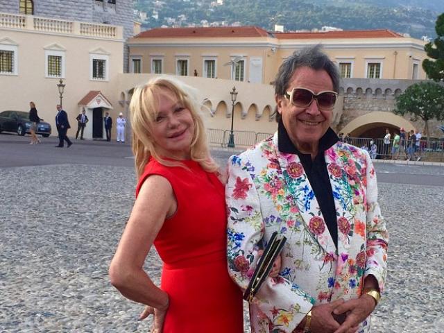 Phi thường - kỳ quặc - Cặp đôi hạnh phúc dài lâu nhờ quan hệ "ngoài luồng"!