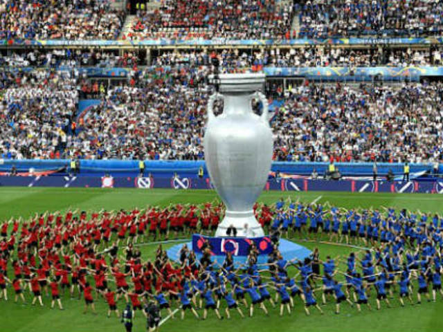 Bóng đá - Bế mạc Euro: Lãng mạn, cuồng nhiệt như nụ hôn Pháp