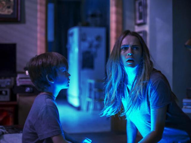 Phim - Lý do khiến "Lights Out" là phim kinh dị hot nhất hè 2016