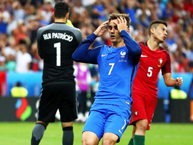 Bóng đá - Hụt cúp C1 &amp; Euro, Griezmann khó chung mâm CR7, Messi