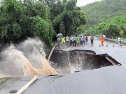 Thế giới - Ảnh: Siêu bão tấn công TQ, gần nửa triệu người sơ tán