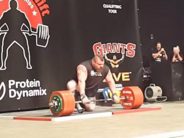 Thể thao - Nâng kỷ lục nửa tấn: Lực sĩ như "chết lâm sàng"