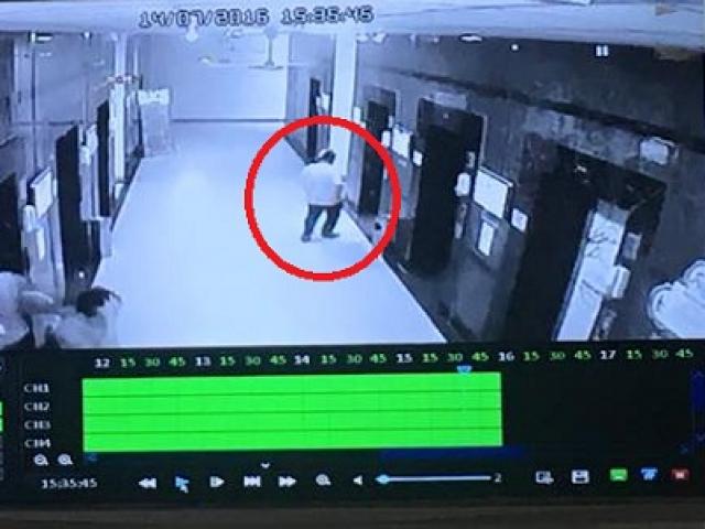 Pháp luật - Cướp xịt hơi cay, giật điện thoại ở thang máy chung cư