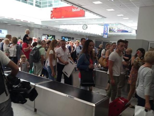 Sân bay Nice náo loạn vì kiện hành lý đáng ngờ