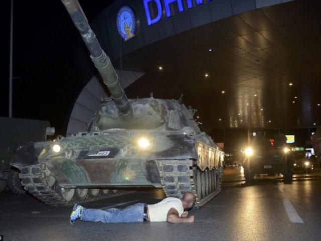 Thế giới - Cảnh dữ dội trong cuộc đảo chính ở Thổ Nhĩ Kỳ