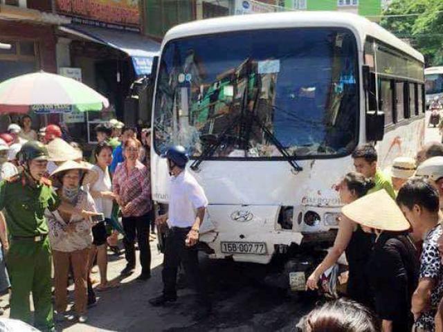 Tin tức trong ngày - Xe khách "đại náo" đảo Cát Bà, 7 người bị thương