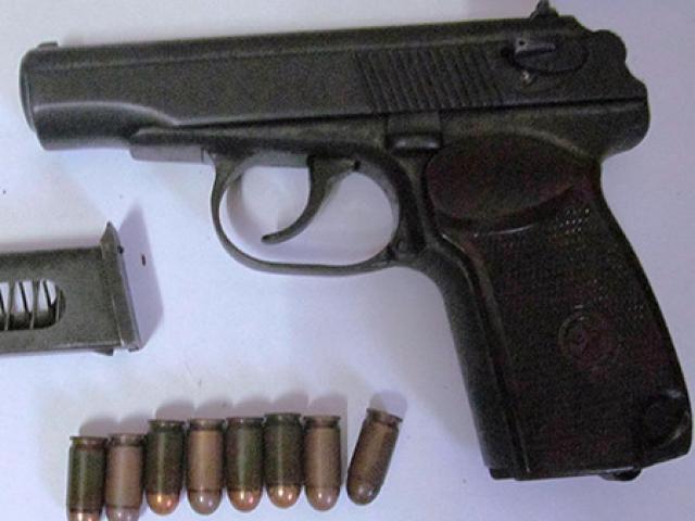 Pháp luật - Thu giữ 3 khẩu súng của trung tá Campuchia bắn chết chủ tiệm vàng