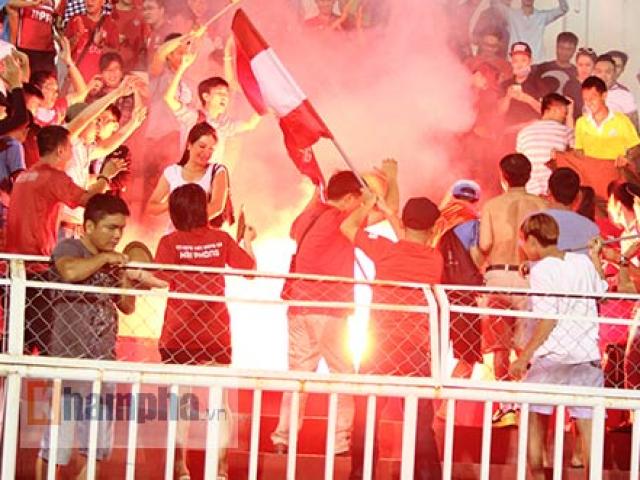 Bóng đá - Hòa 3-3 "choáng váng", CĐV Hải Phòng đốt pháo sáng ăn mừng