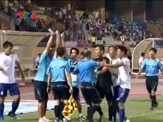 Bóng đá - "Vua áo đen" ở Việt Nam liên tiếp gây tranh cãi