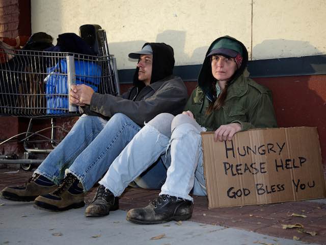 Phi thường - kỳ quặc - Mỹ: Sống khốn khổ vì bị chính quyền coi là người chết