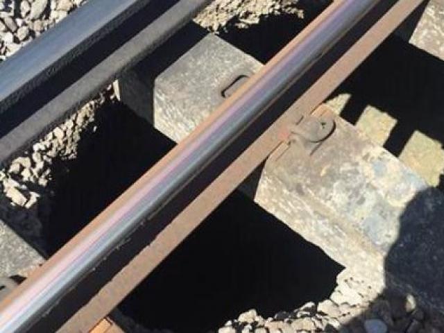 Thế giới - Anh: Hỗn loạn khi hố đen xuất hiện dưới đường ray tàu hỏa