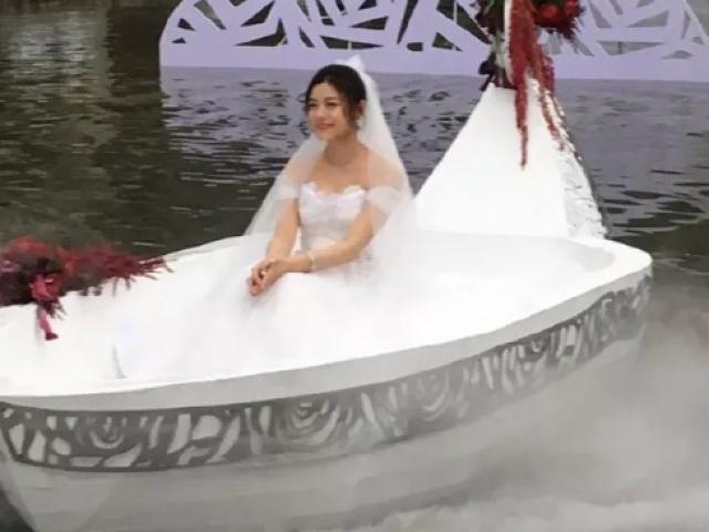 Phim - "Tiểu Long Nữ" tự chèo thuyền đến lễ cưới
