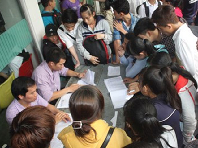 Giáo dục - du học - Điểm chuẩn trường top giữa giảm?