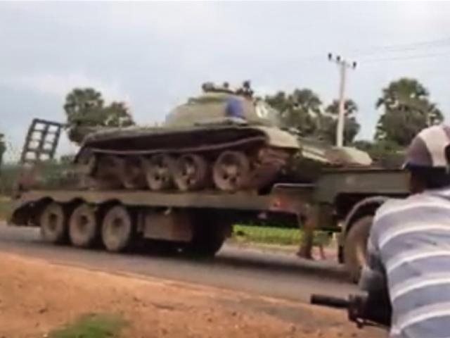 Thế giới - Campuchia: Di chuyển xe tăng, truy kẻ âm mưu đảo chính