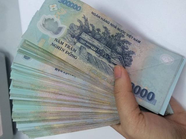 Pháp luật - Khởi tố vụ chồng thư ký tòa TPHCM nhận tiền “chạy án”