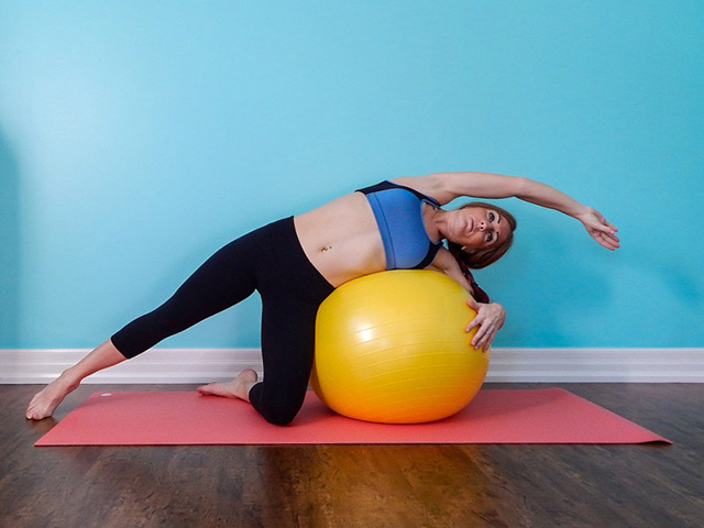 Làm đẹp - 7 bài tập giúp tăng chiều cao với bóng