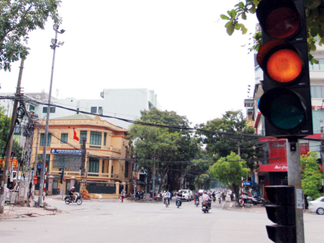 Tin tức trong ngày - Xử phạt vượt đèn vàng, người dân lúng túng