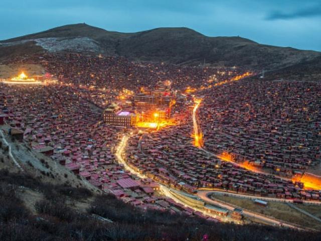 Du lịch - Ngắm vẻ tuyệt đẹp của Larung Gar - Thung lũng Phật giáo sắp bị phá bỏ