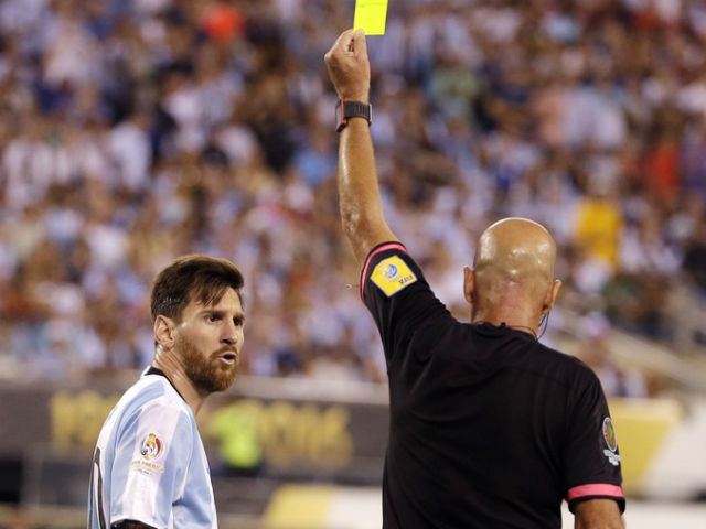 Bóng đá - Bị tội trốn thuế, Messi vẫn được khen "có học thức"