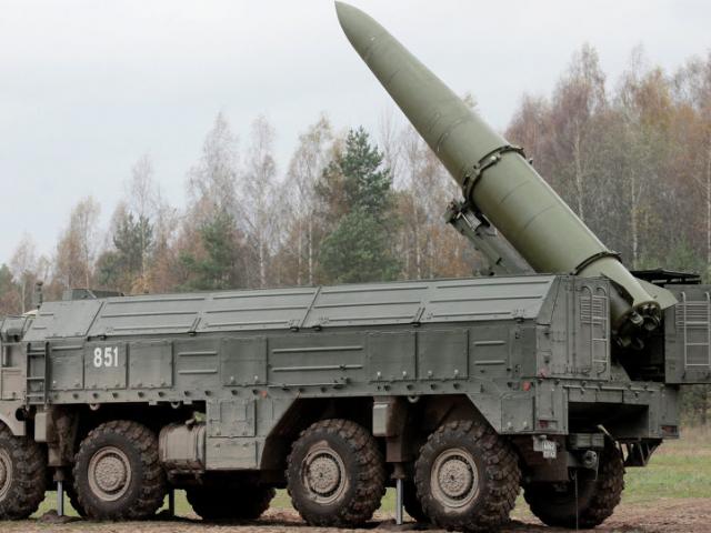 Thế giới - Nga điều quân và vũ khí hạng nặng đối phó NATO