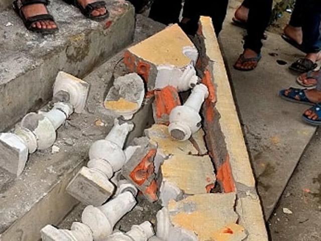 Tin tức trong ngày - Lốc xoáy làm sập lan can đám cưới, 4 người thương vong