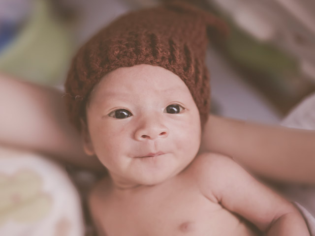 Ca nhạc - MTV - Lý Hải khoe ảnh ngộ nghĩnh của con trai 10 ngày tuổi