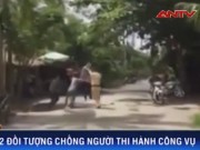 Video An ninh - Clip: 2 côn đồ đạp đổ môtô tuần tra, vây đánh CSGT