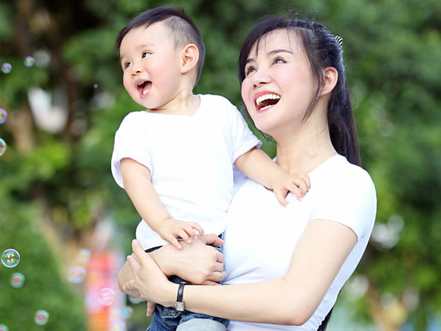 Ca nhạc - MTV - Vy Oanh: "Không còn vung tiền tỷ từ khi sinh con"