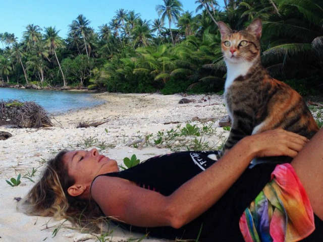Bạn trẻ - Cuộc sống - Bài học đắt giá của cô gái du lịch thế giới cùng mèo cưng