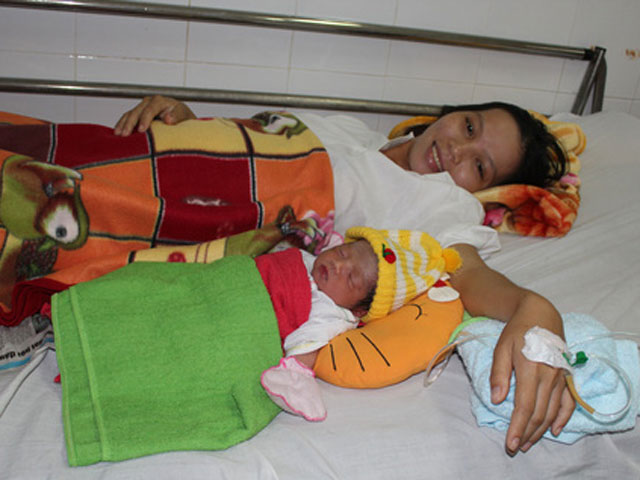 Tin tức trong ngày - Hy hữu chuyện sản phụ "vượt cạn" giữa biển khơi