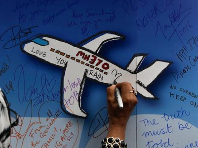 Thế giới - Phi công giả mạo cố tình lái MH370 xuống biển?