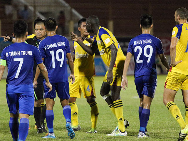 Bóng đá - Bị "cướp" bàn thắng, không được đá lại, S.Khánh Hòa cho qua