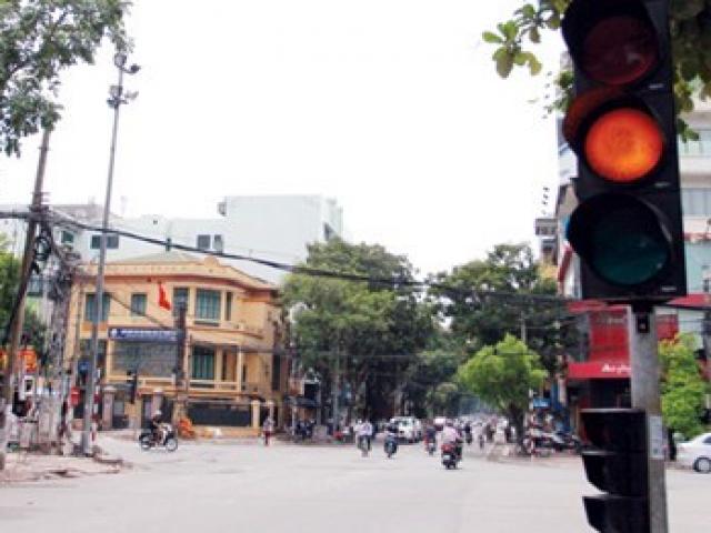 Tin tức trong ngày - Ủy ban ATGT Quốc gia lên tiếng về xử phạt đèn vàng