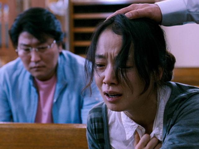 Phim - Nữ hoàng cảnh nóng xé rào với vai góa phụ "đau điên dại"