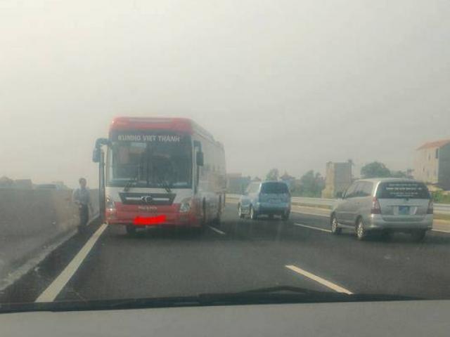 Tin tức trong ngày - Xe khách chạy ngược chiều 3km trên cao tốc HN-HP