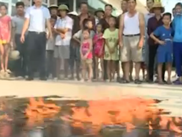 Clip: Nước giếng tại Quảng Ninh bốc cháy nghi ngút