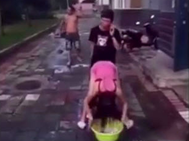 Video Clip Cười - Cảnh báo: Phải đề phòng những đứa bạn "khốn nạn"