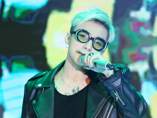 Ca nhạc - MTV - Sơn Tùng vẫn diễn sung sau một ngày "giông tố"