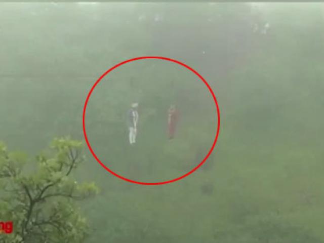 Bạn trẻ - Cuộc sống - Cặp đôi treo lơ lửng tổ chức đám cưới ở độ cao 90m