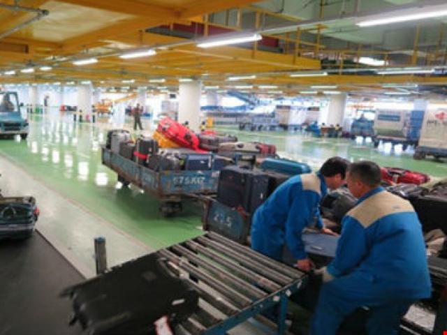 Pháp luật - Phát hiện 7 pho tượng vàng tại sân bay Nội Bài