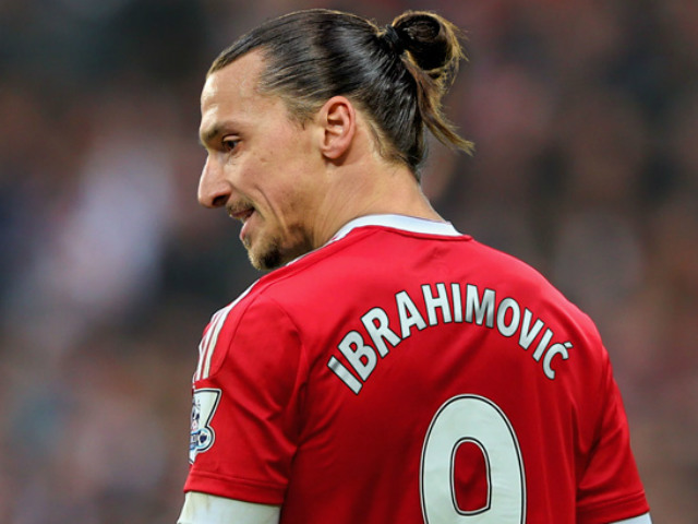 Bóng đá - Hậu trường MU: Ibra "bệnh sao" &amp; bãi đỗ xe Rolls-Royce