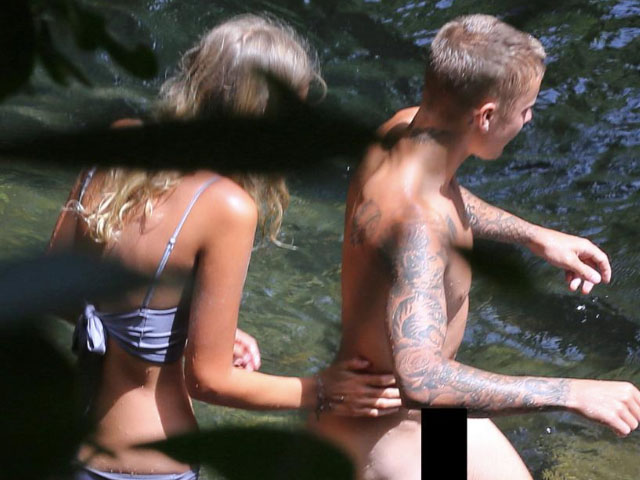 Justin Bieber lộ ảnh khoả thân khi đi nghỉ cùng bạn gái