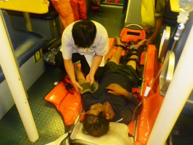 Tin tức trong ngày - Rẽ sóng cứu ngư dân gặp nạn trên vùng biển Hoàng Sa