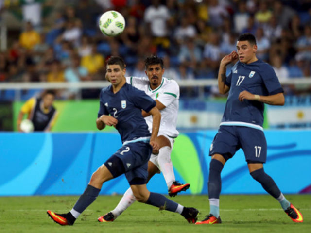 Bóng đá - Argentina - Algeria: Điểm nhấn chiếc thẻ đỏ