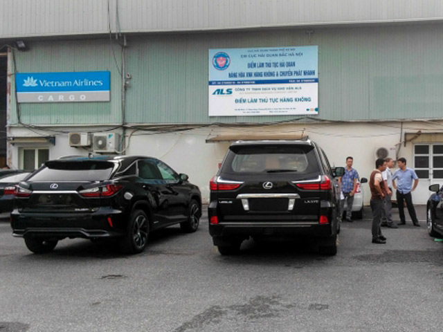 Ô tô - Lật mặt hàng trăm xe sang nhập khẩu dán mác “biếu, tặng”