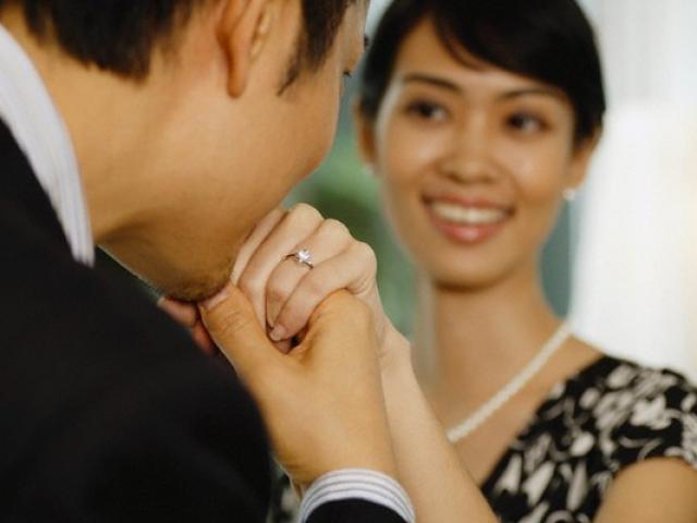 Bạn trẻ - Cuộc sống - Vợ vào khách sạn "duyệt" trai trẻ để tuyển nhân viên