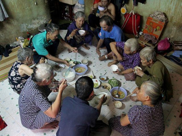 Tin tức trong ngày - Cuộc sống của "đại gia đình" 37 người bán vé số ở Sài Gòn